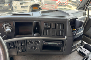 lastwagen_-_fm-400_4x2_bonfiglioli_15000-4_-_volvo_235000.jpg
