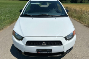 lieferwagen_und_transporter_-_mitsubishi_colt_1_1_12v_super_jubile_-_mitsubishi_243715.jpg