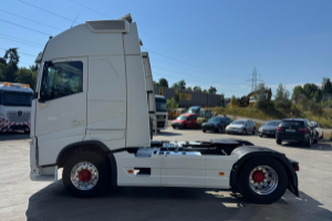 sattelzugmaschine_-_fh-460_4x2_xxl_-_volvo_240751.jpg