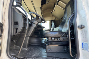 sattelzugmaschine_-_fh-460_4x2_xxl_-_volvo_240753.jpg